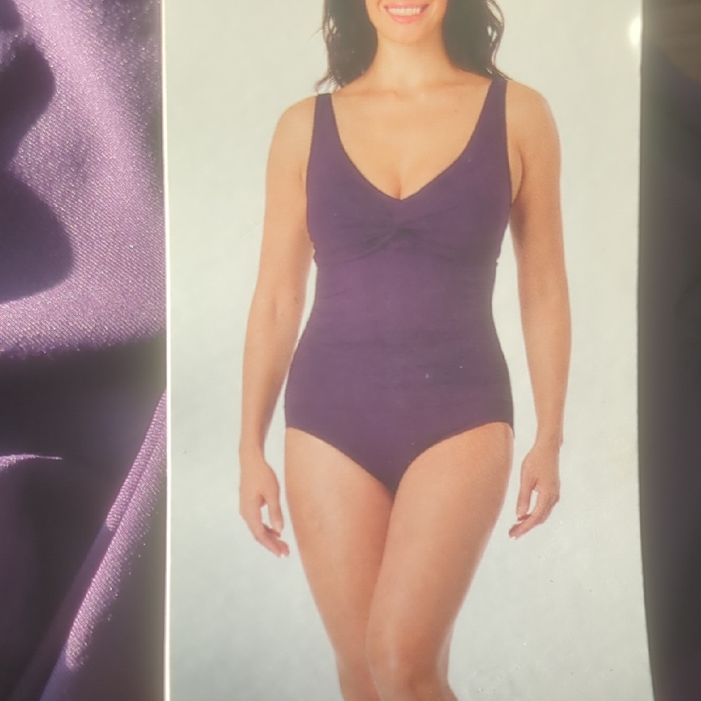 LANDS'END Women's Purple SWIMSUIT Size:M Perfect For Summer ⛱️🏝️🌞⛱️.